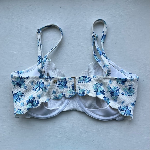Victorias Secret Floral Blue White Scalloped Underwire Swim Bikini Top - Picture 2 of 2